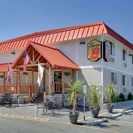 Super 8 By Wyndham Cody Hotel Екстериор снимка