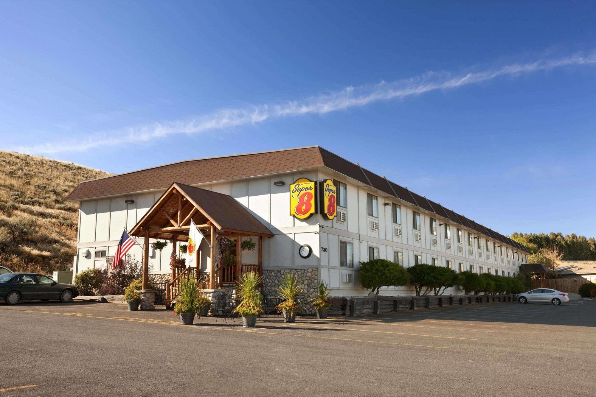 Super 8 By Wyndham Cody Hotel Екстериор снимка