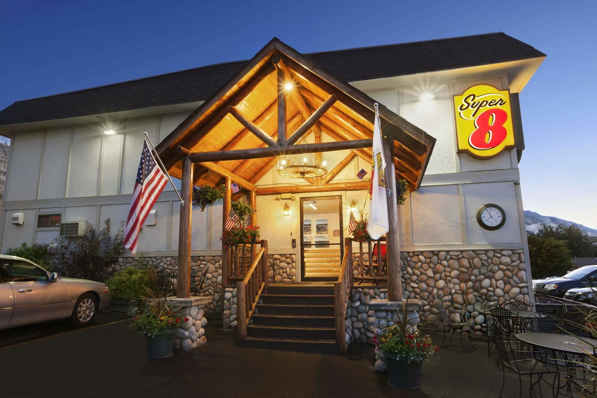 Super 8 By Wyndham Cody Hotel Екстериор снимка